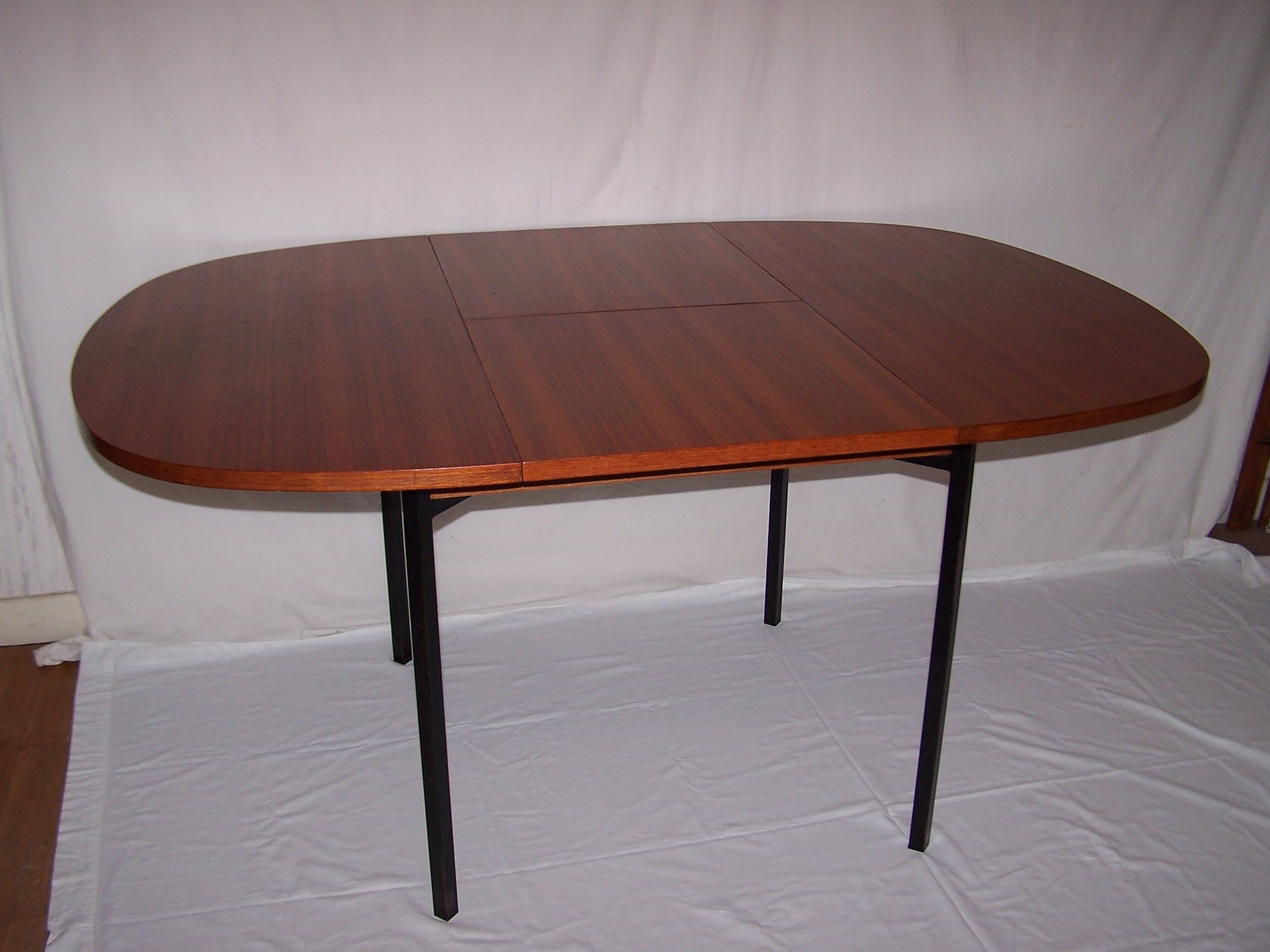 Table Trc 20 by Pierre Guariche, editions Huchers Minvielle 60