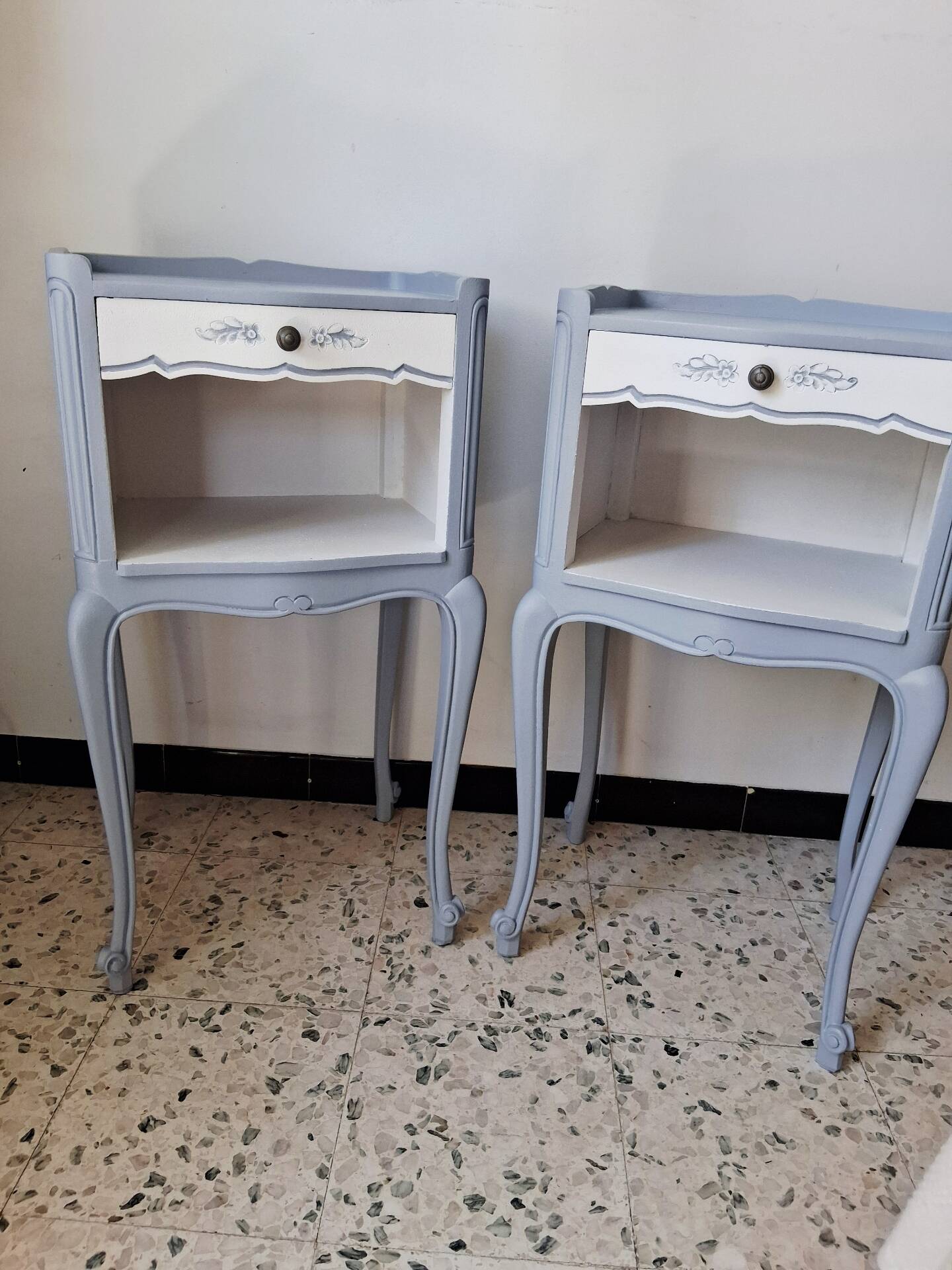 Set of 2 bedside tables