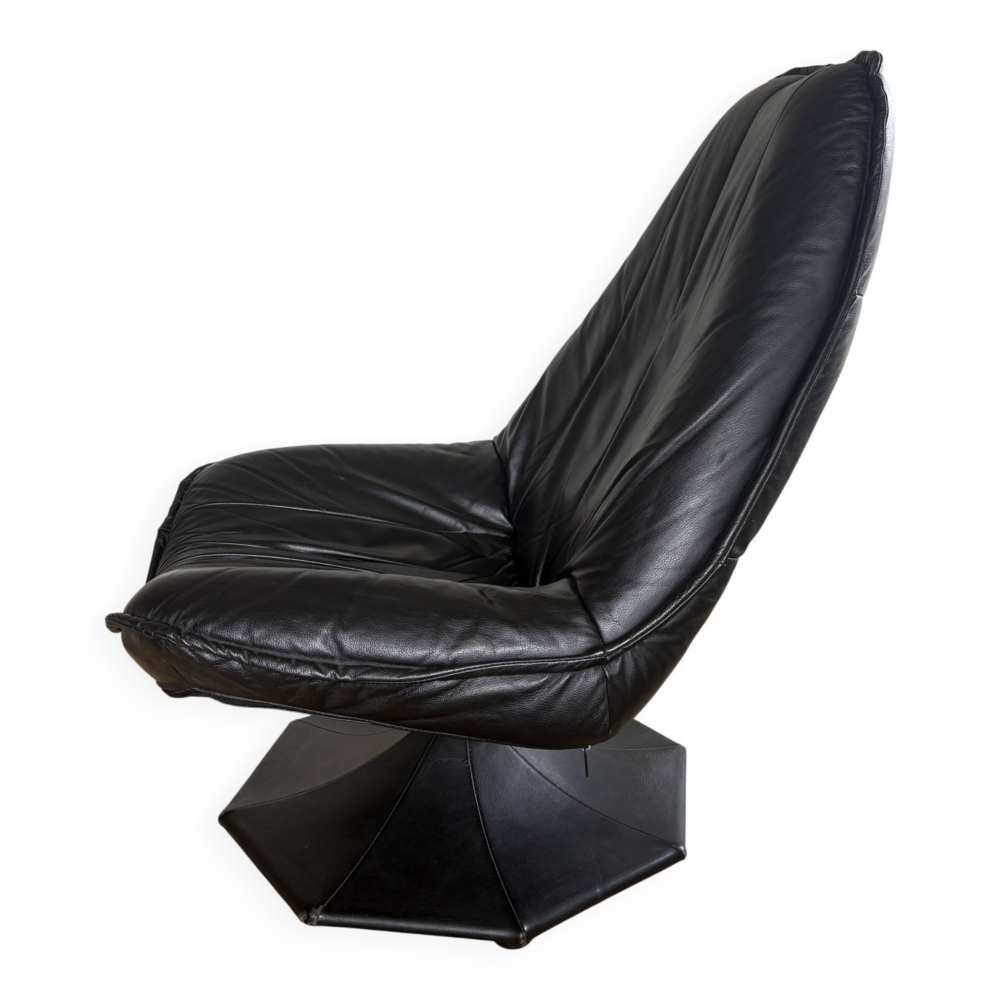 Black leather swivel chair, Artifort style