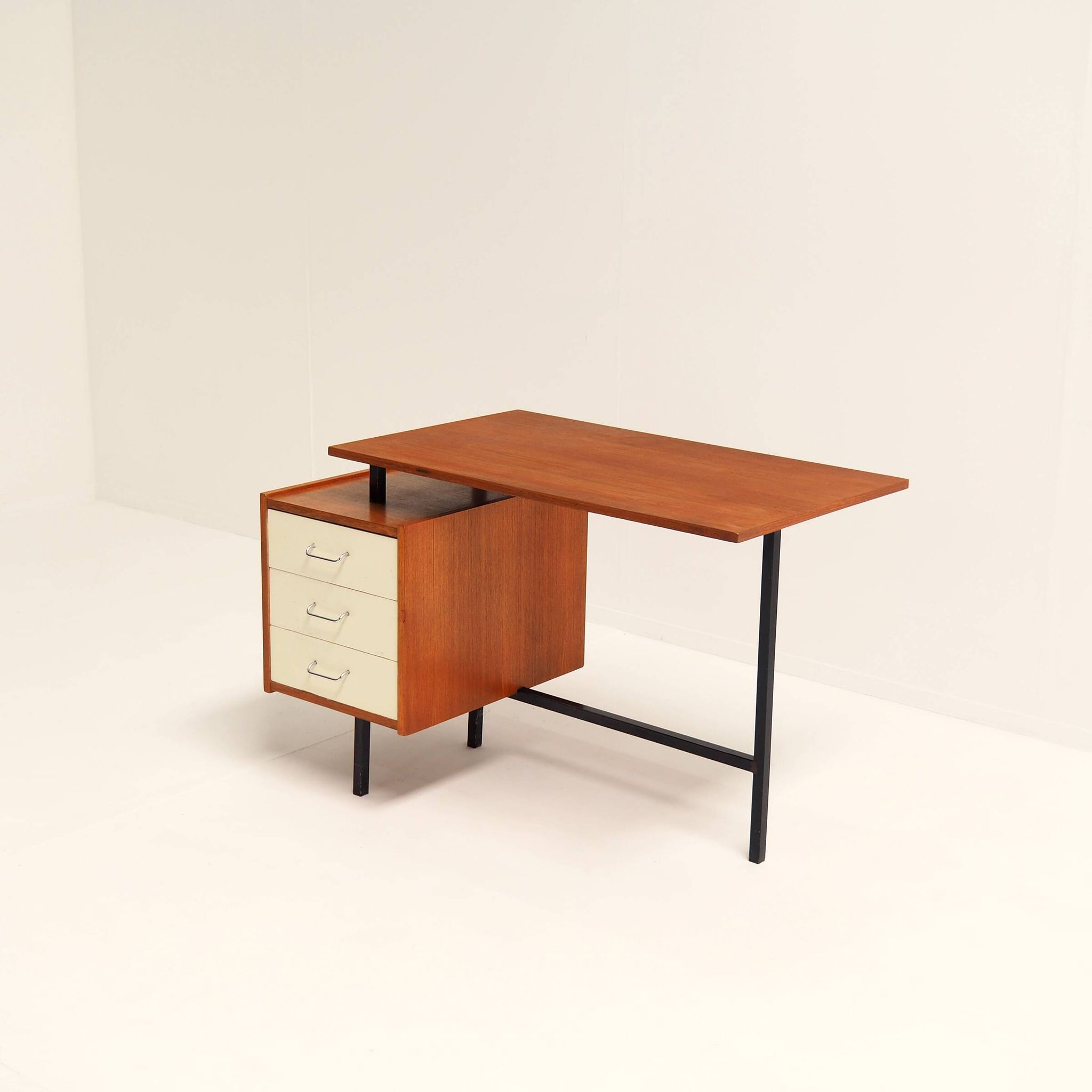Vintage Mid-Century Desk by Pastoe – Dutch Functionalism from the 1950s