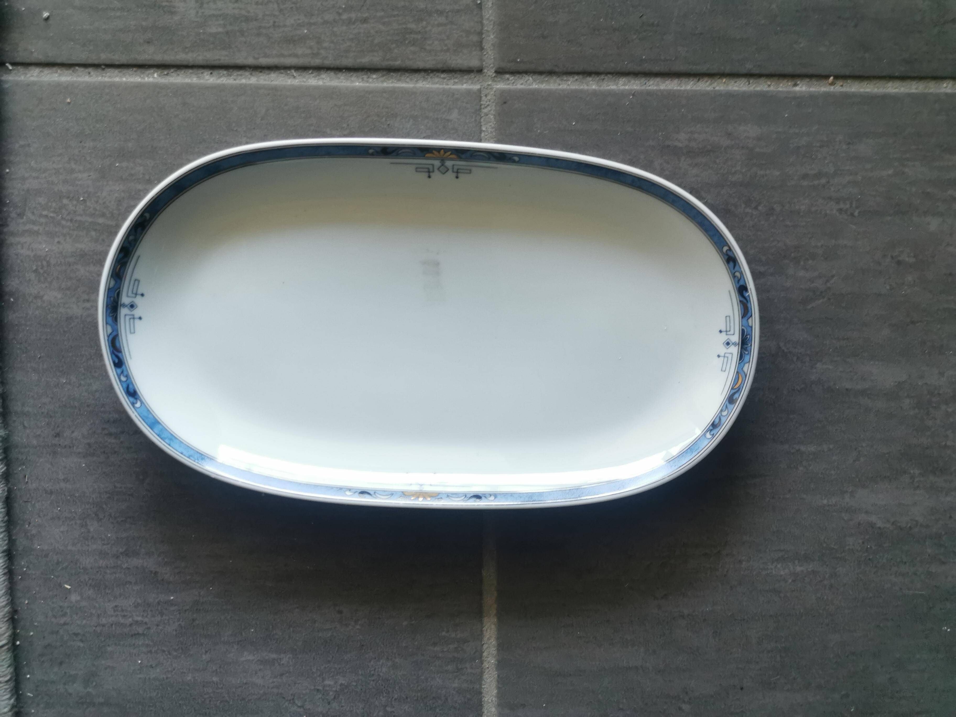 Oval porcelain plate from Sologne – blue decoration – 22 cm