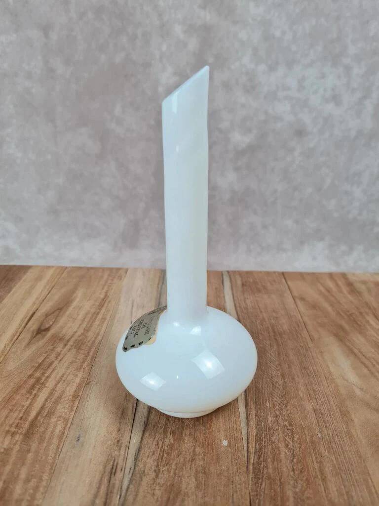 Single flower vase in opaline crystal – milky white 🌼🤍