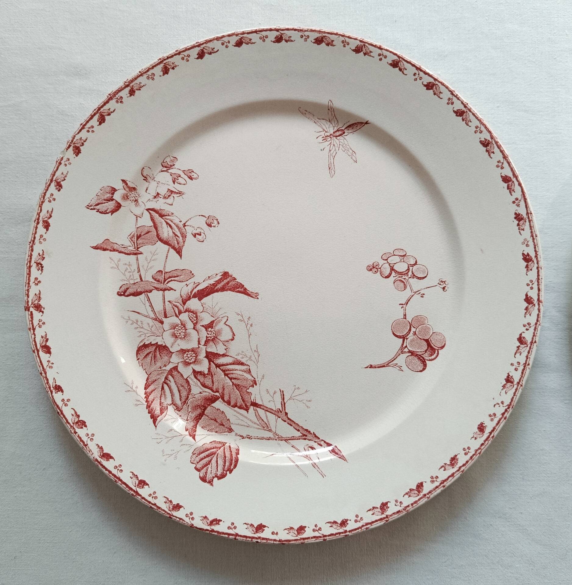 Lot of 2 Antique Plates Sarreguemines Model Carmen Red (Li)