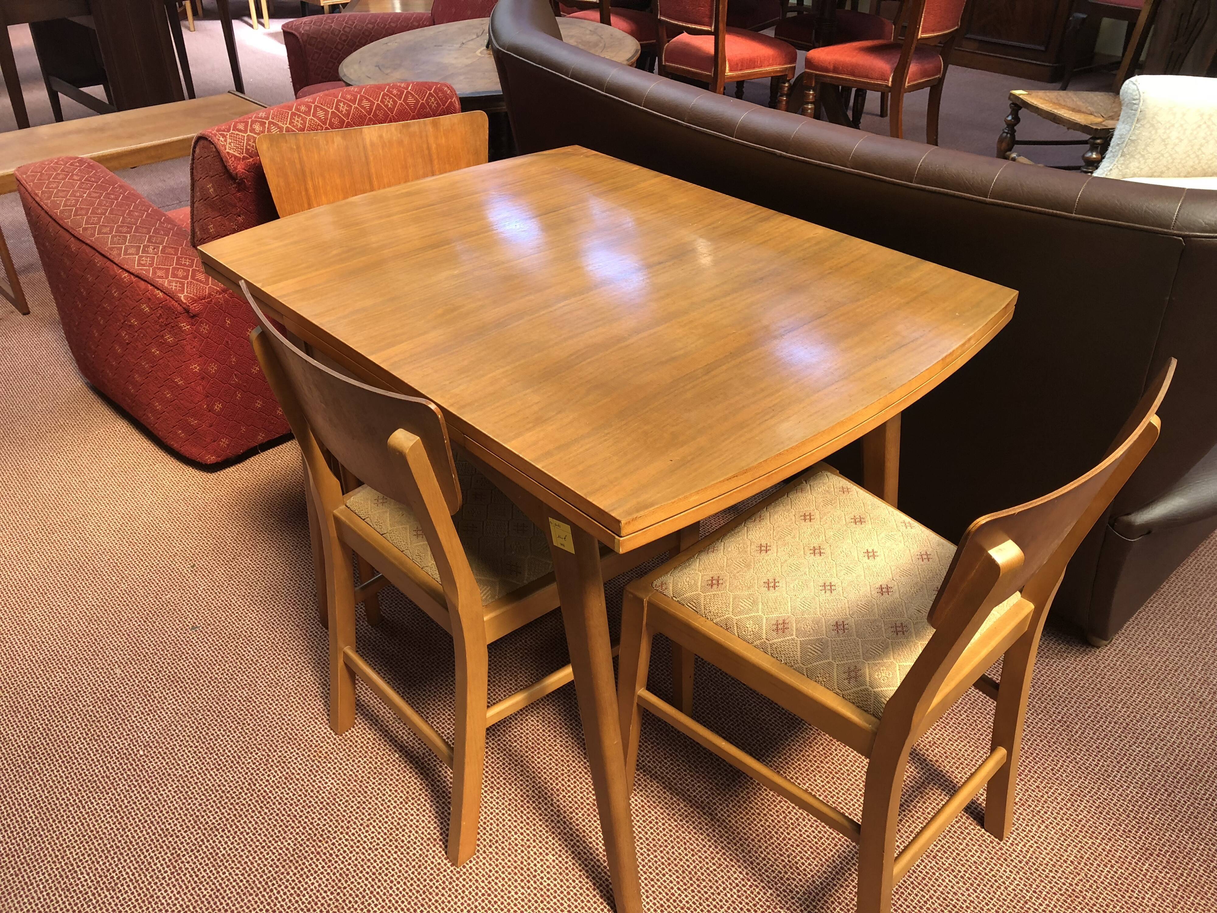 Extendable table of the 1970s