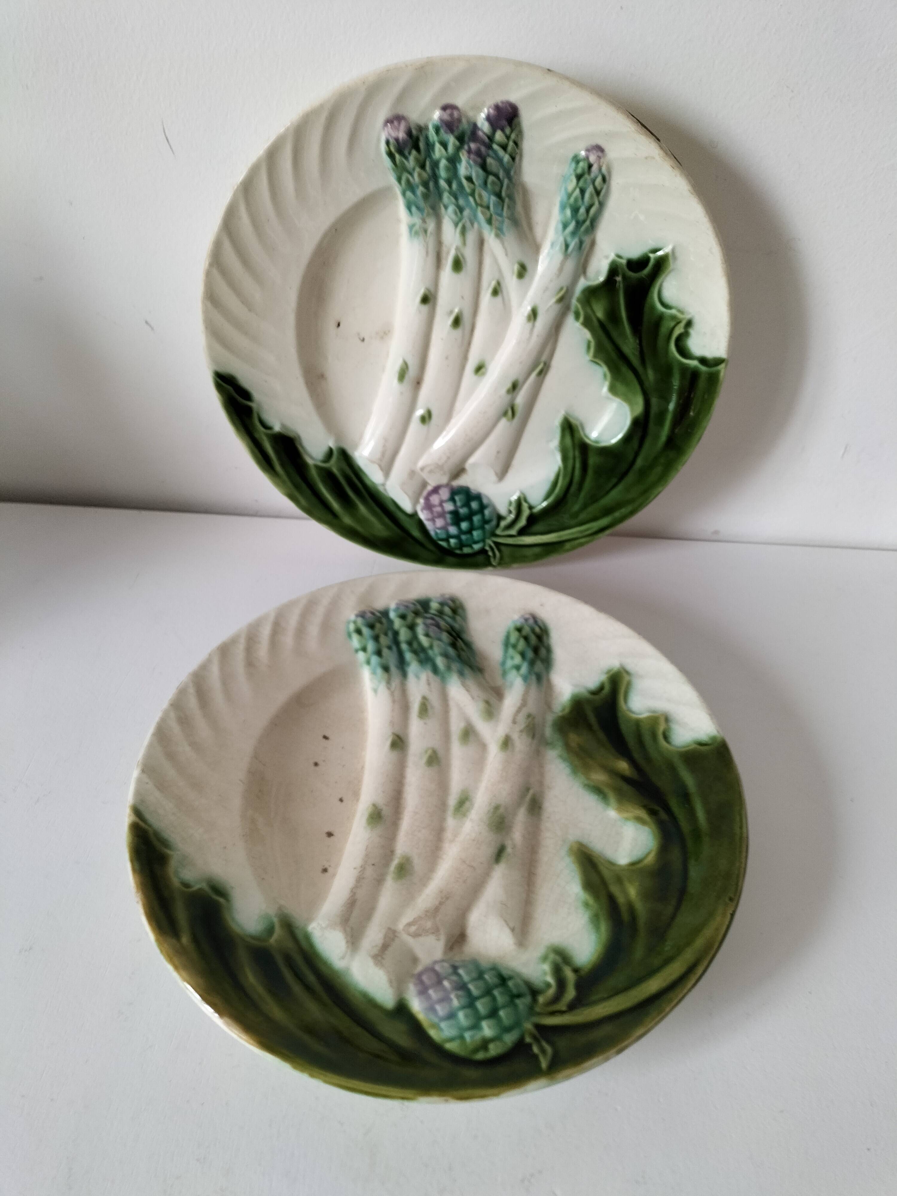 Assiettes barbotine Salins – décor asperges & artichaut