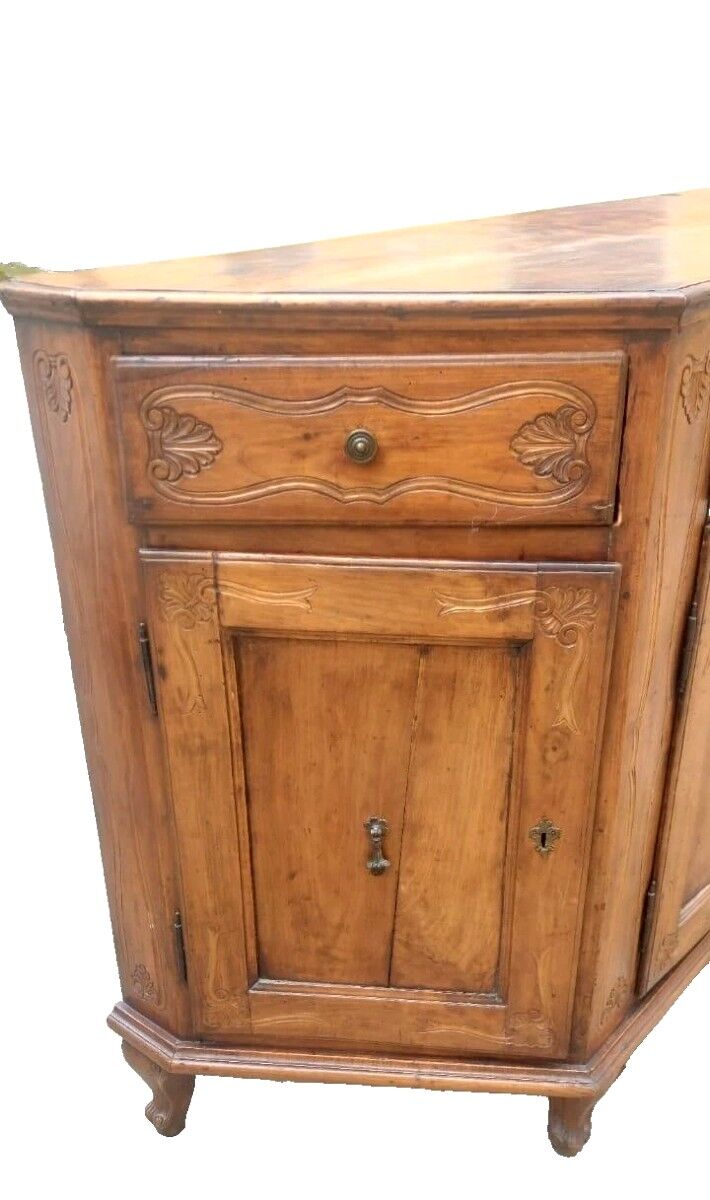 Ancient Venetian grand buffet from the 18th century in solid cherry wood.