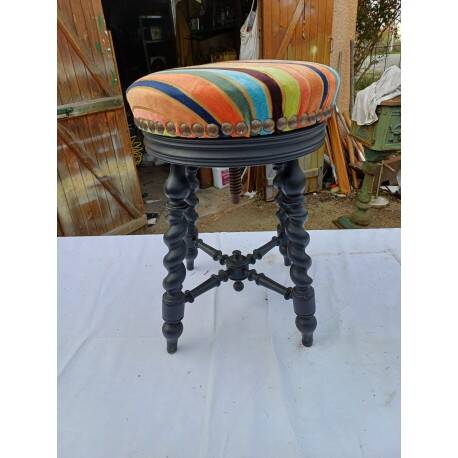 Napoleon III piano stool