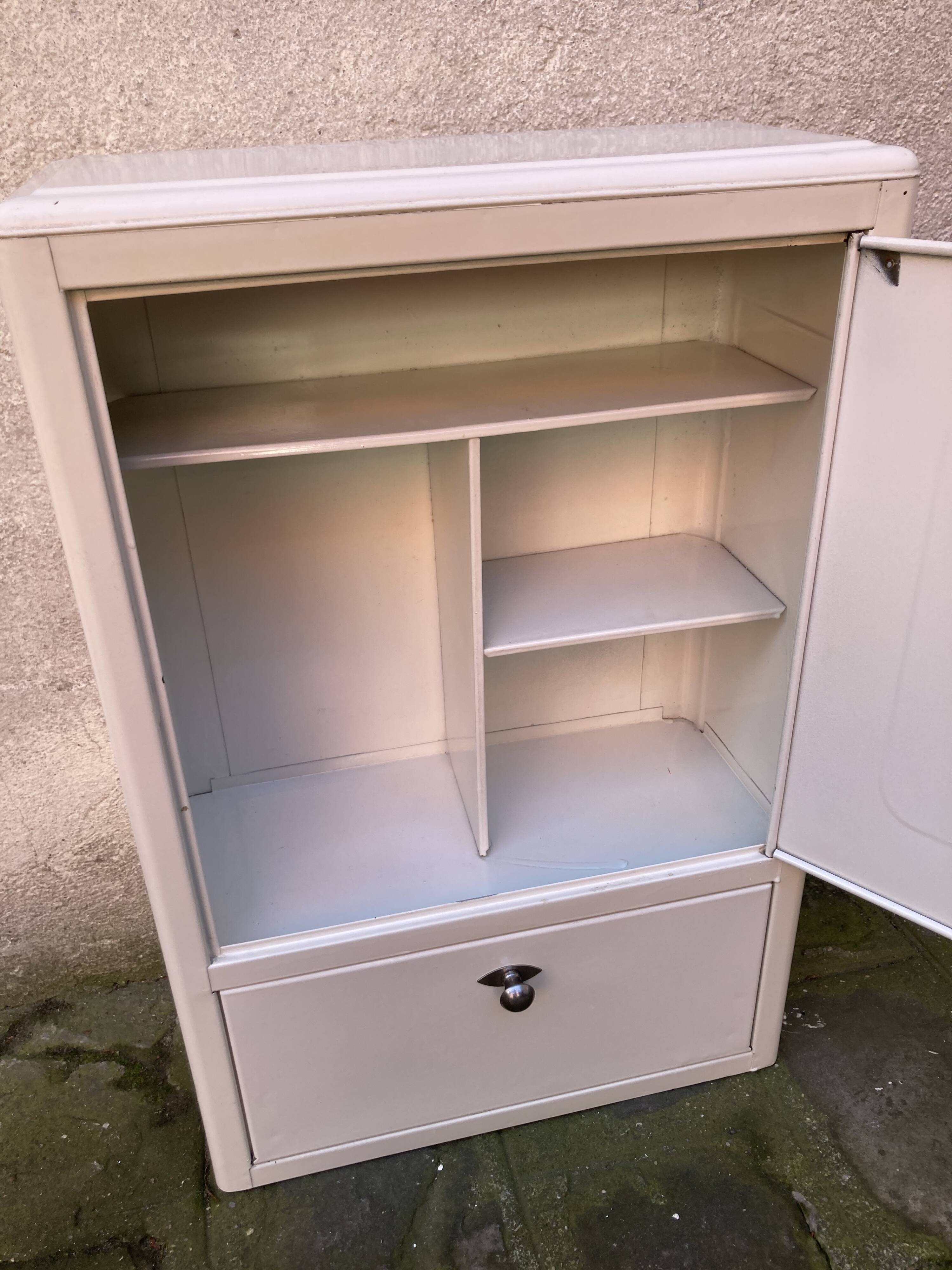Metal medicine cabinet