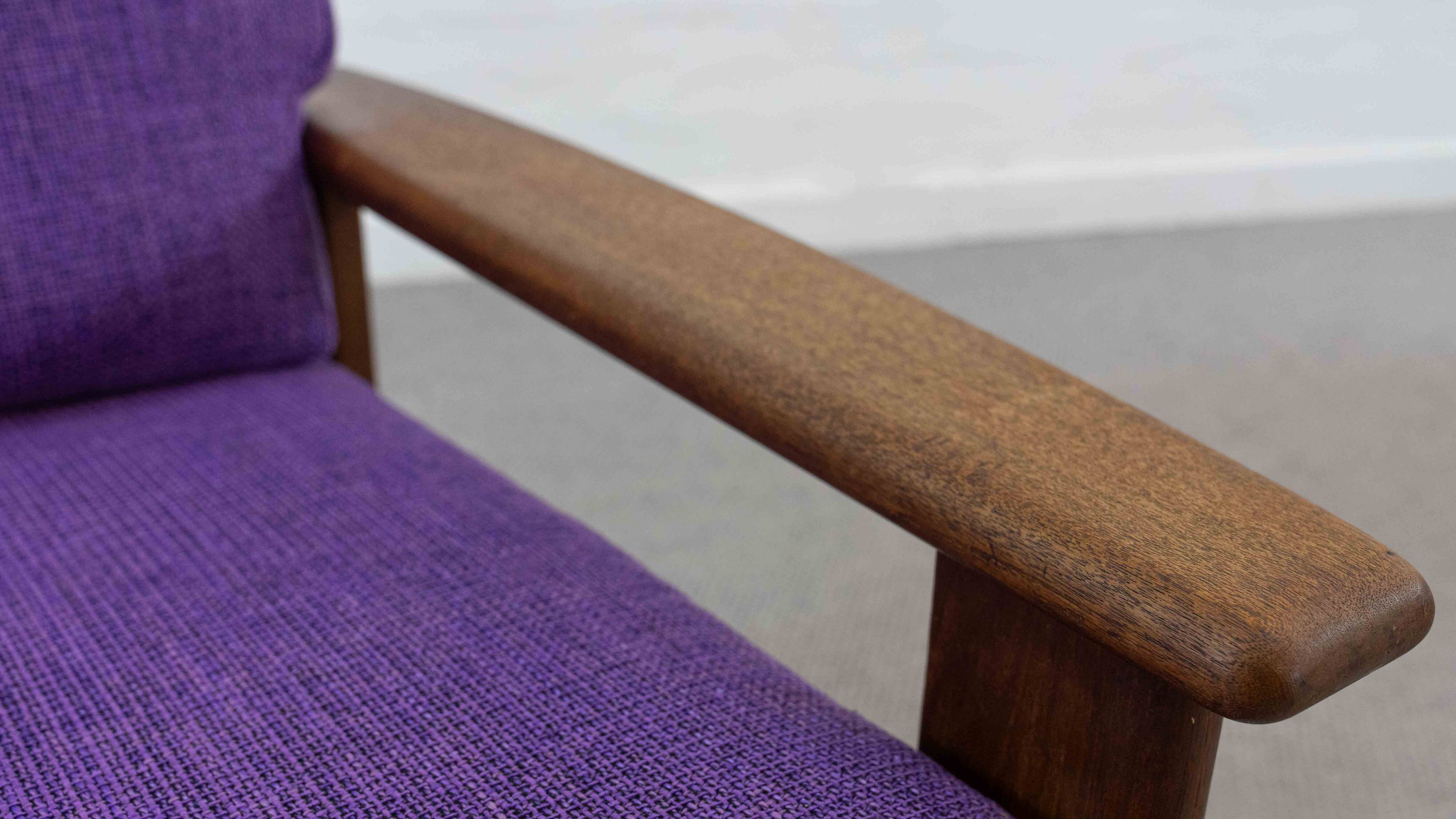 Set of 2 scandinavian easy chairs in teak with purple upholstery