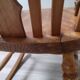 Rocking-chair en bois du milieu du siècle