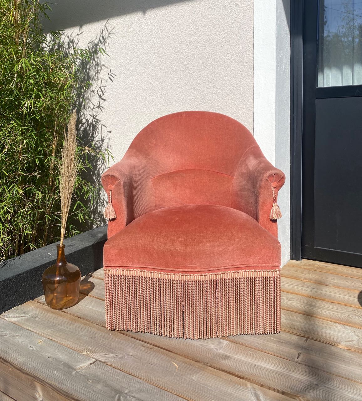 Pink toad armchair