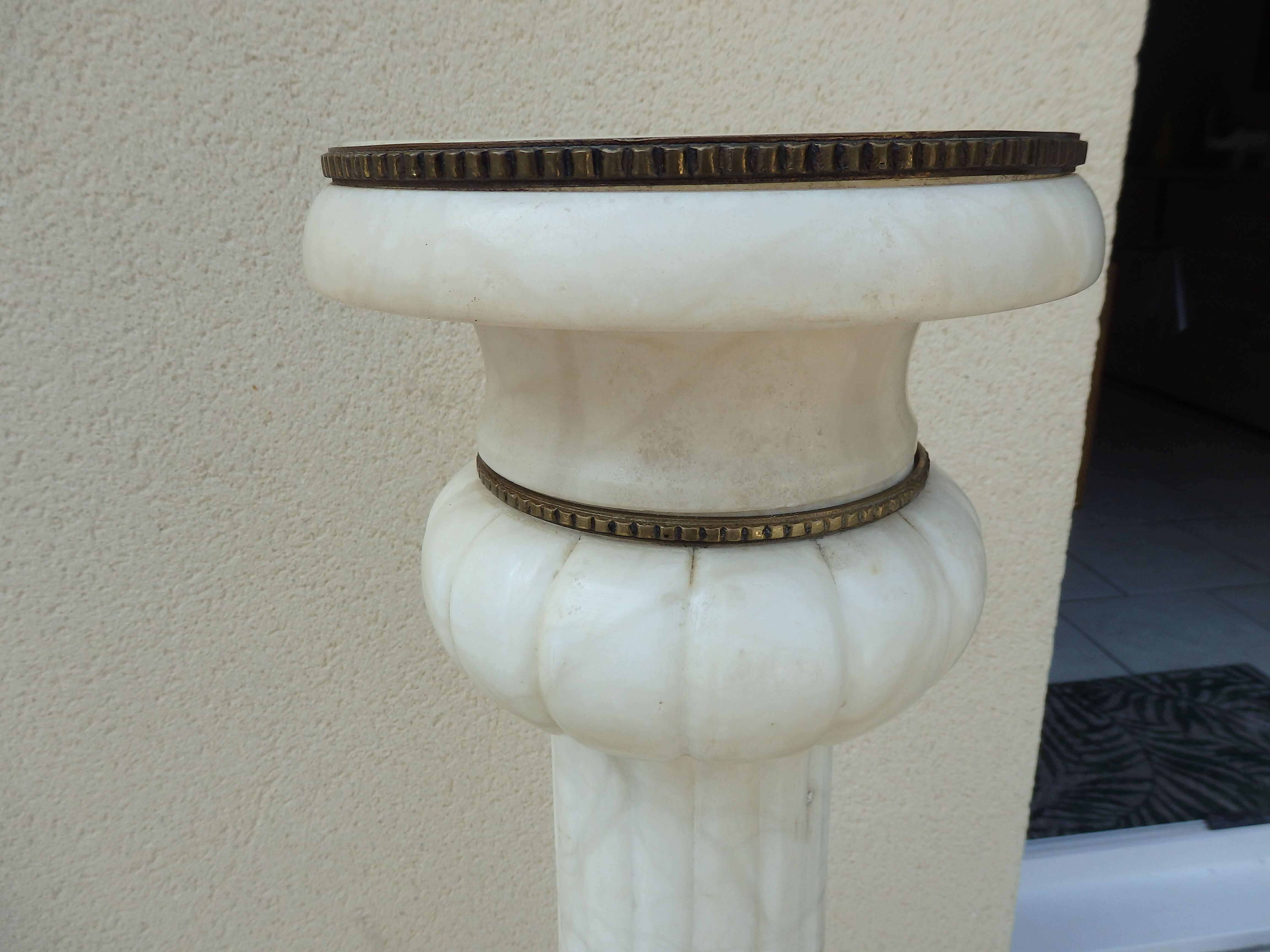 Antique luminous alabaster and bronze column
