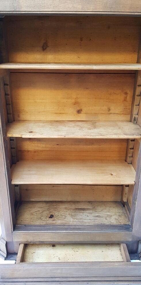 Showcase wooden hanging