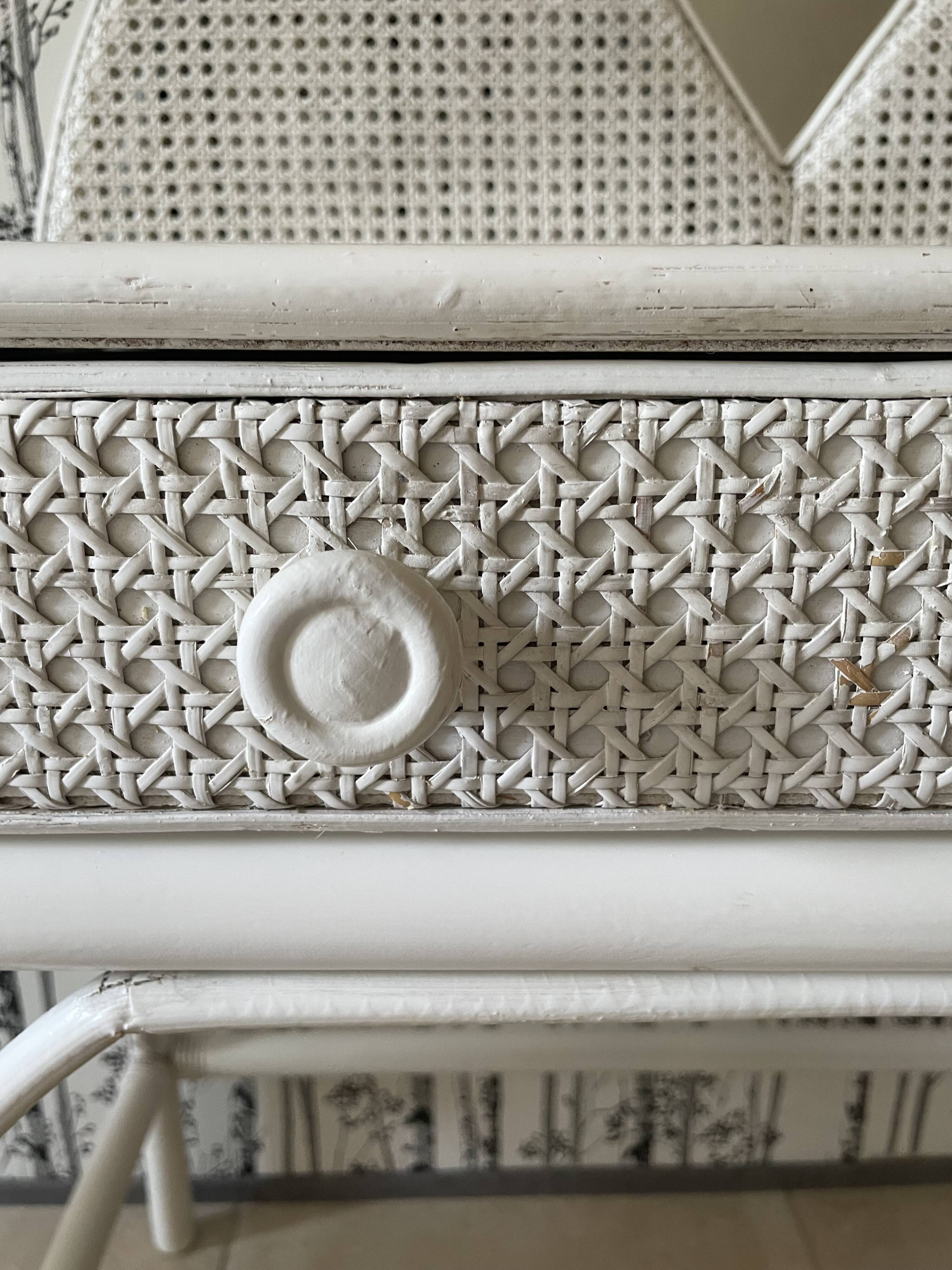 Coiffeuse en rotin blanc