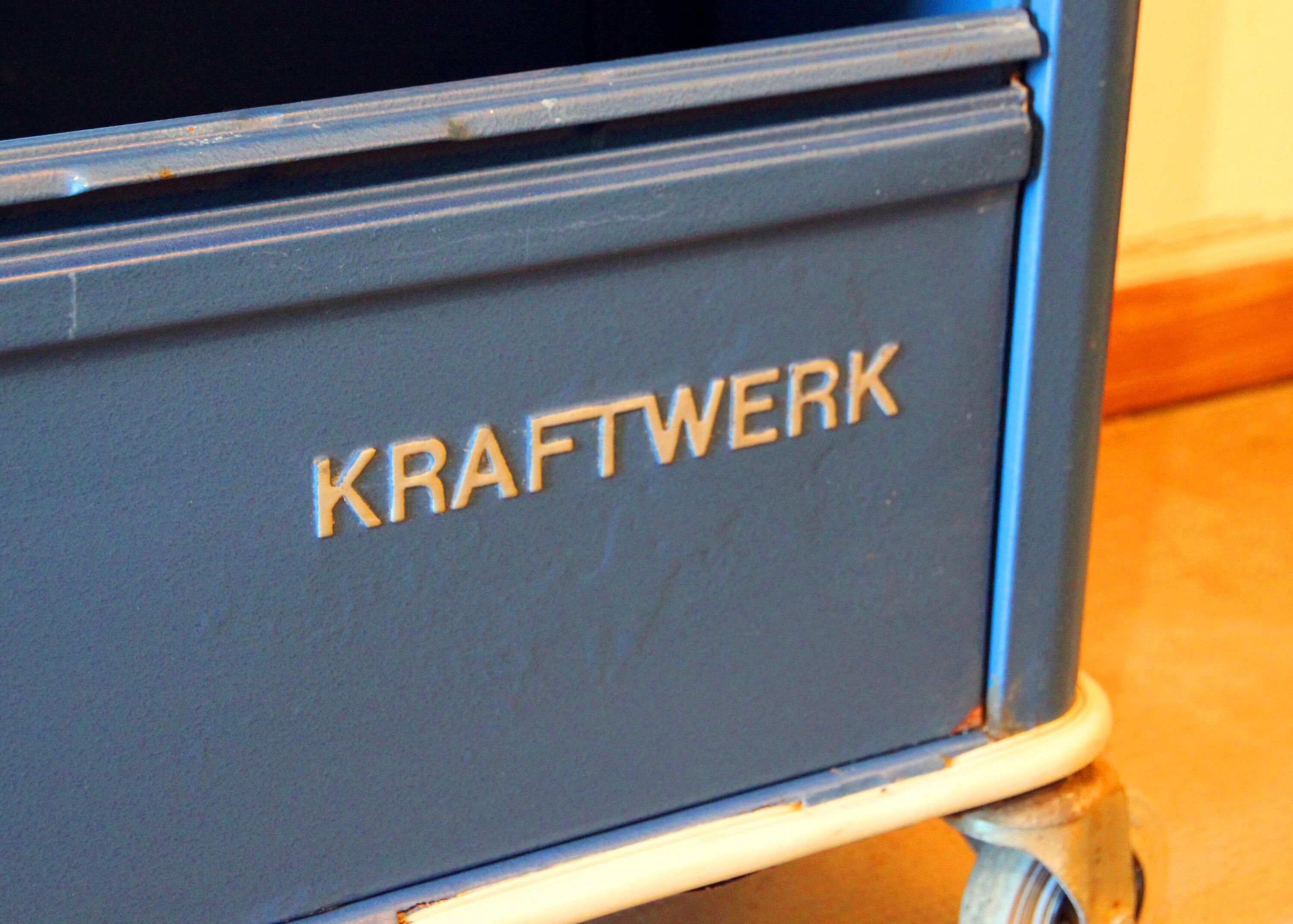 Servant / Industrial workshop bar