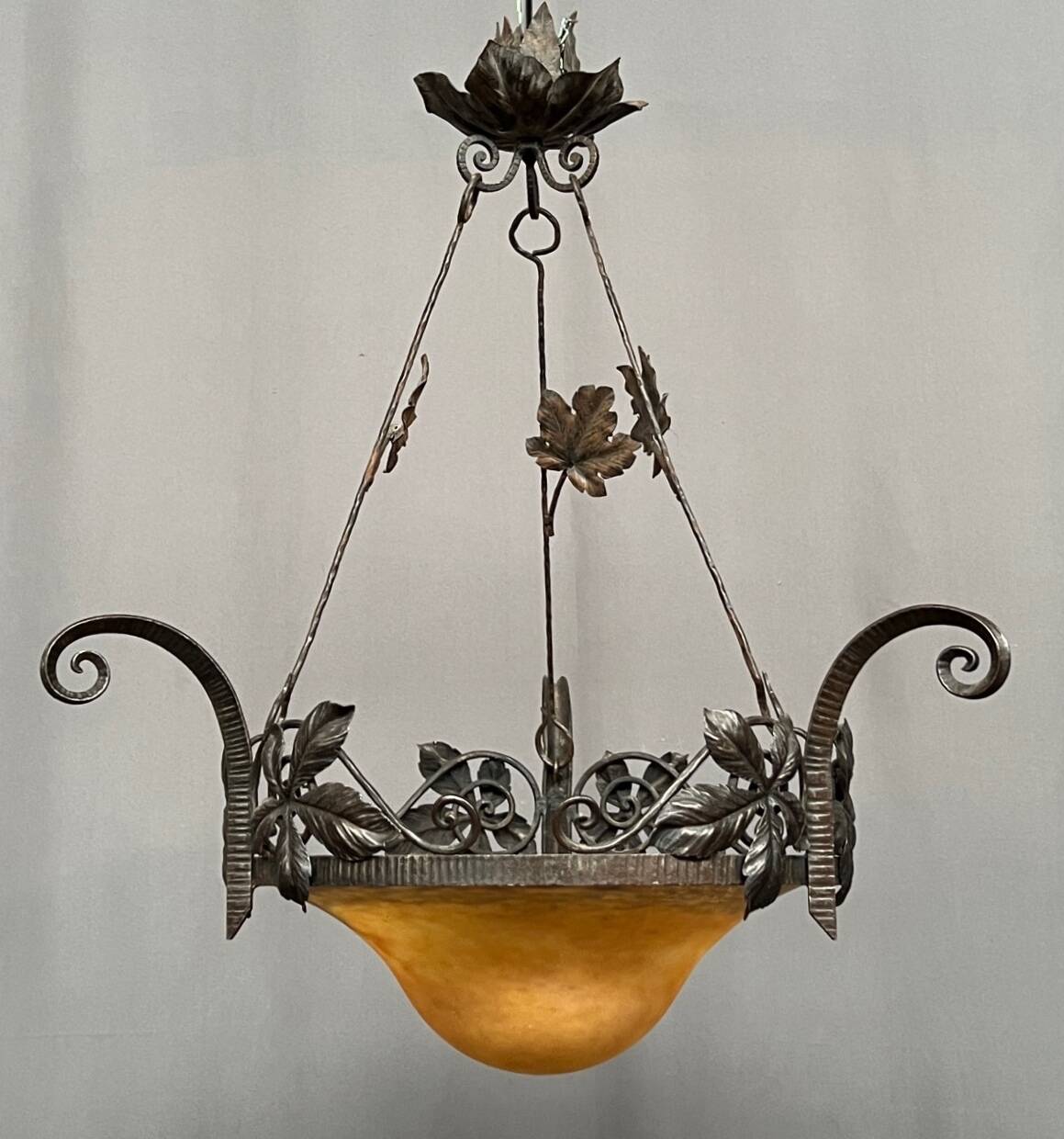 Muller Frères Lunéville (1895 - 1933). Art Nouveau style chandelier.