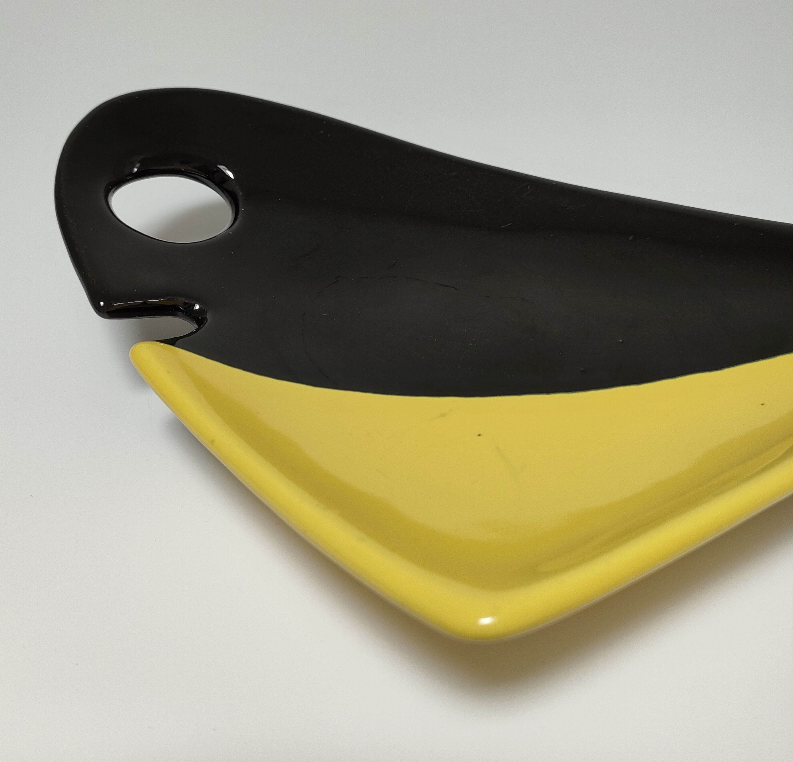 Empty pocket anthropomorphic ceramic black and yellow design 50s