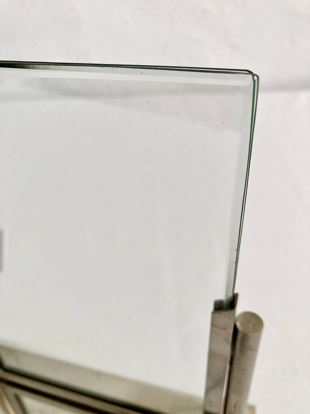Duo of Art Deco photo frames in silver metal with beveled glass