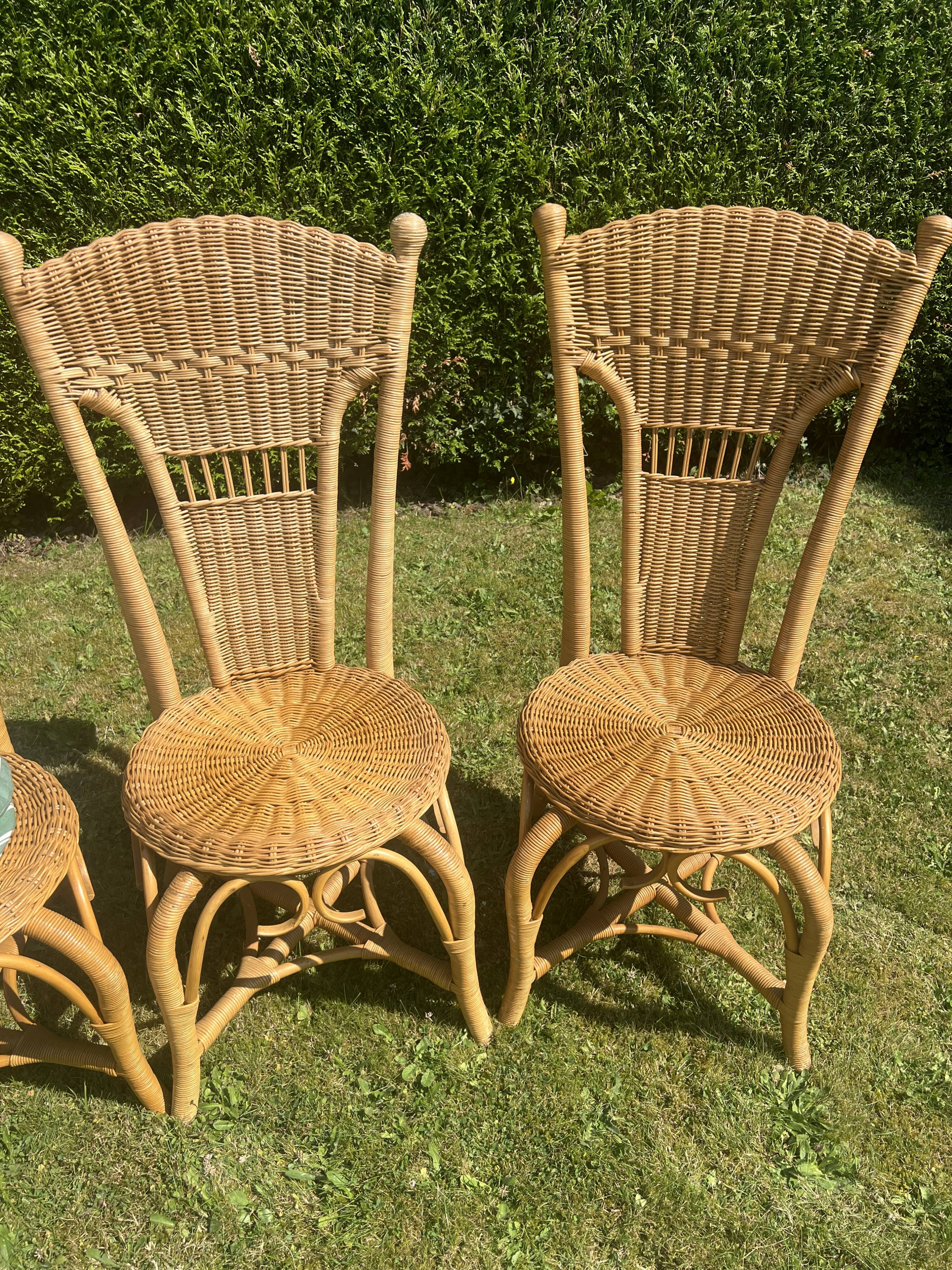 Very beautiful set of 4 antique rattan chairs. Luxury model, perfect condition.