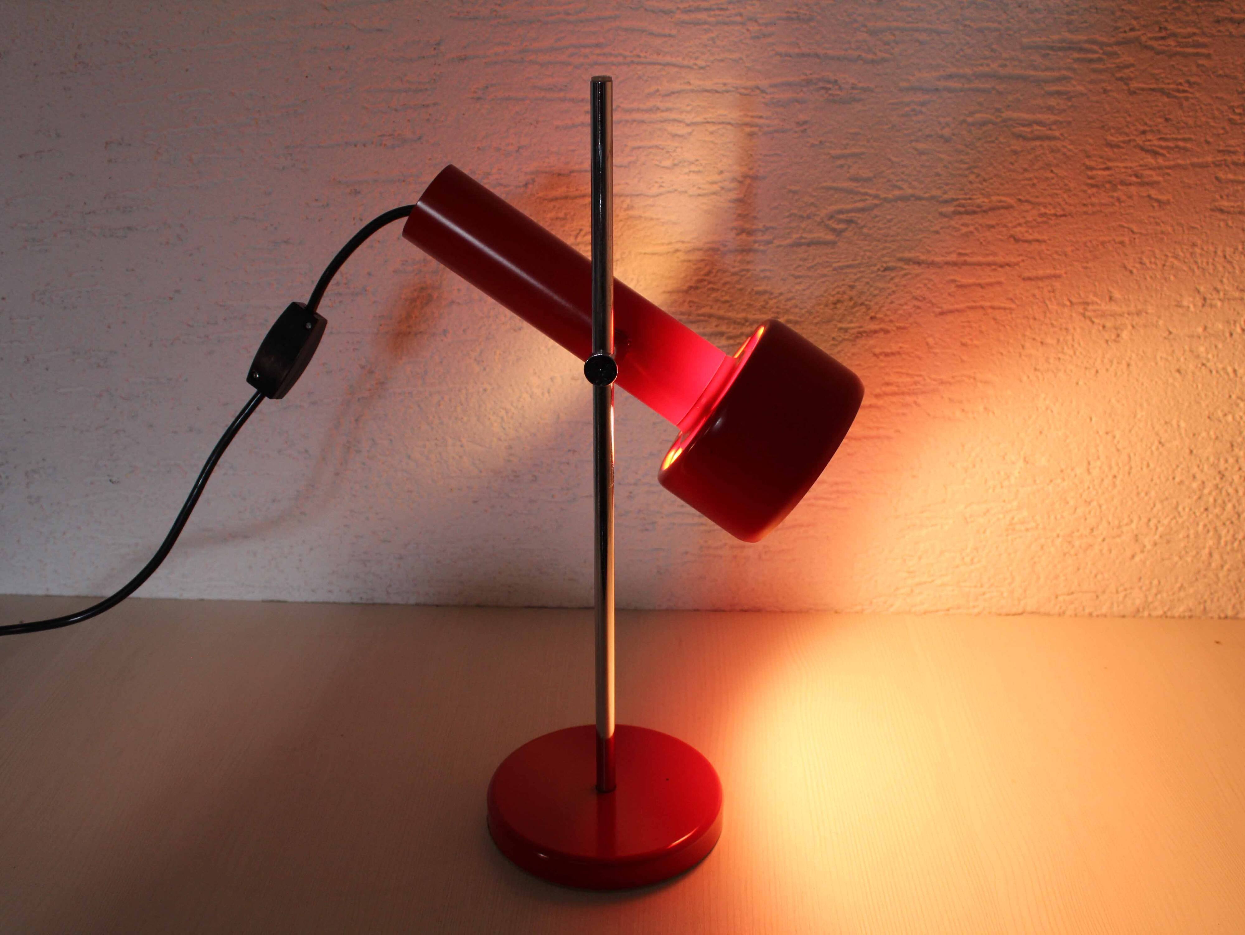 Red metal articulated desk lamp