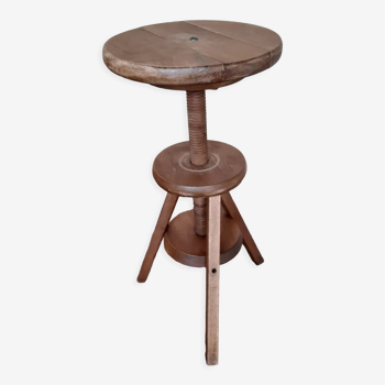 Tripod wooden stool with screws