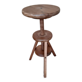 Tripod wooden stool with screws