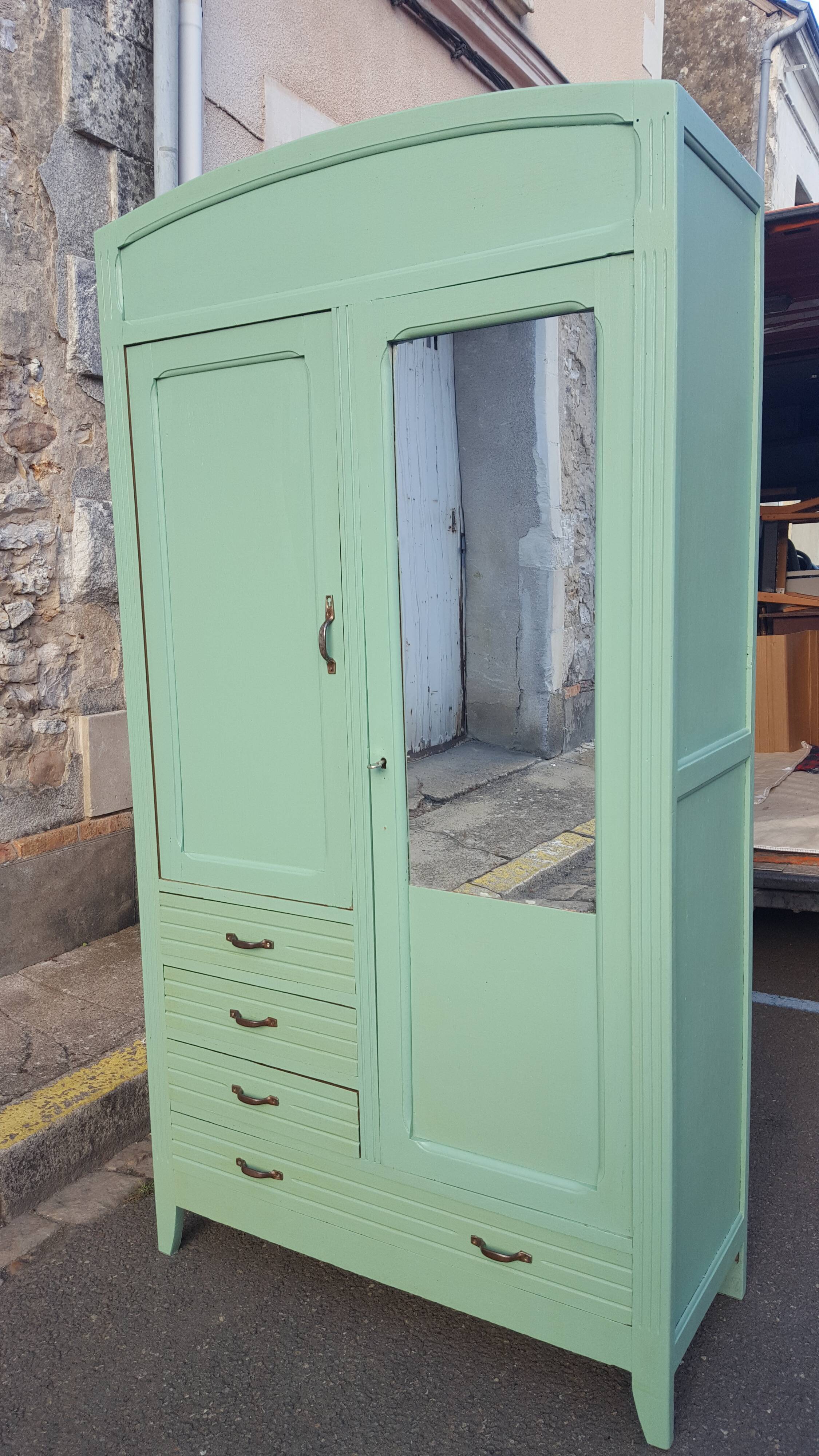 Vintage parisian wooden slip-up