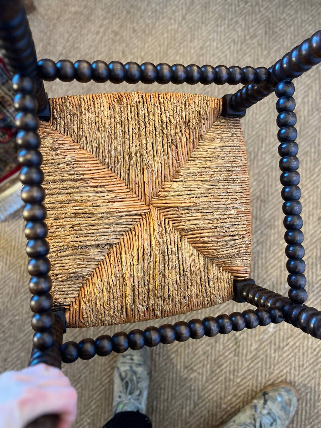 Corner chair in turned wood and straw