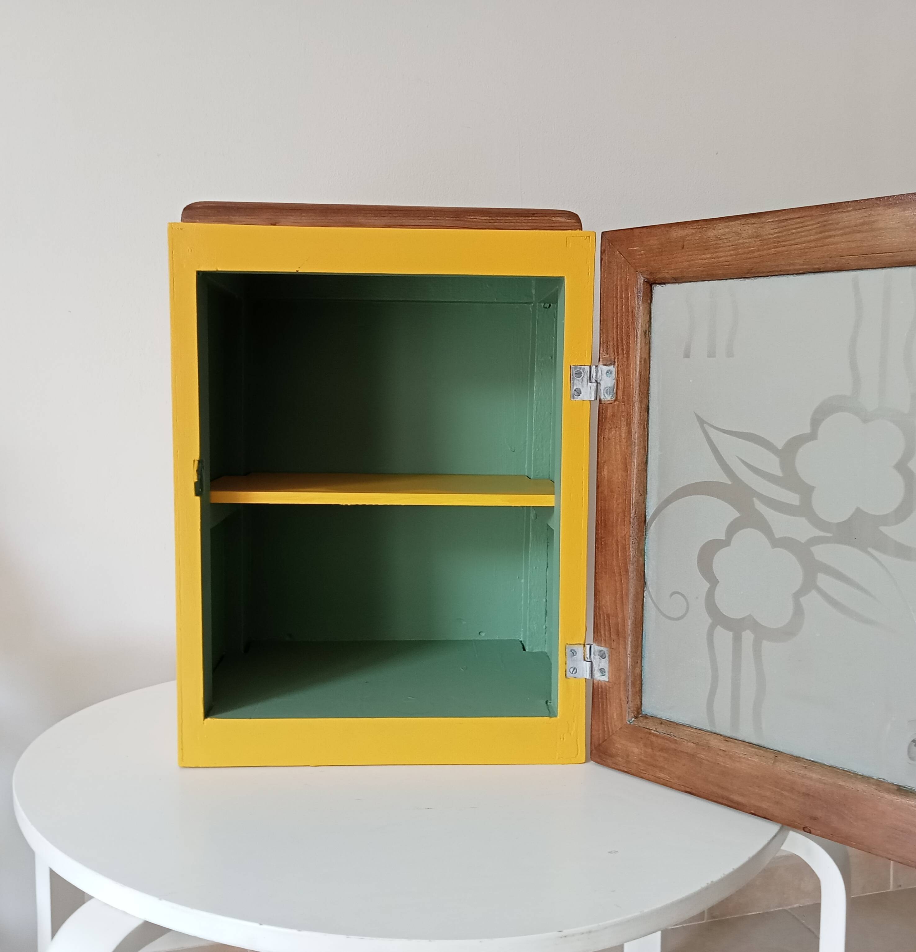Vintage medicine cabinet 50s/60s