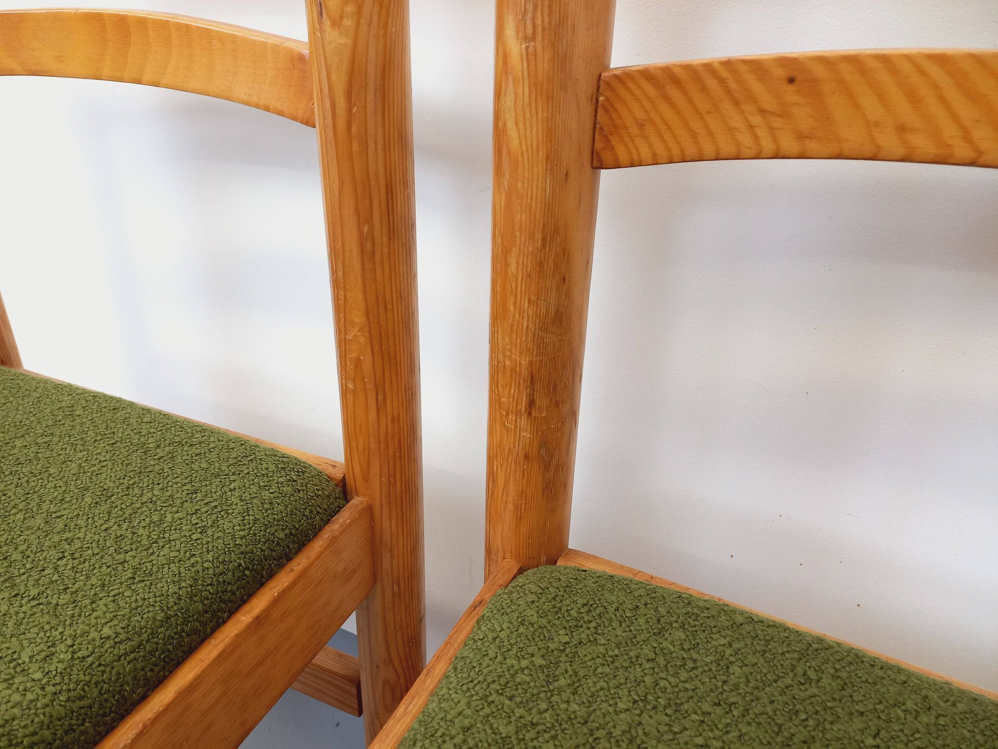 Set of 4 vintage chairs in pine and khaki green bouclette fabric from the 70s