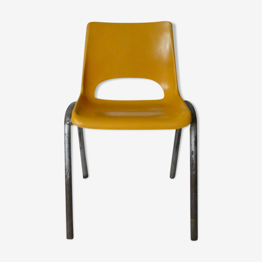 Chaise plastique jaune