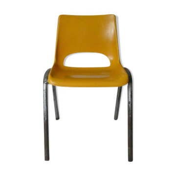 Chaise enfant plastique jaune