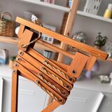 Extendable wooden wall lamp