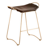 Tabouret de cuisine en laiton vieilli et cuir marron foncé de style contemporain