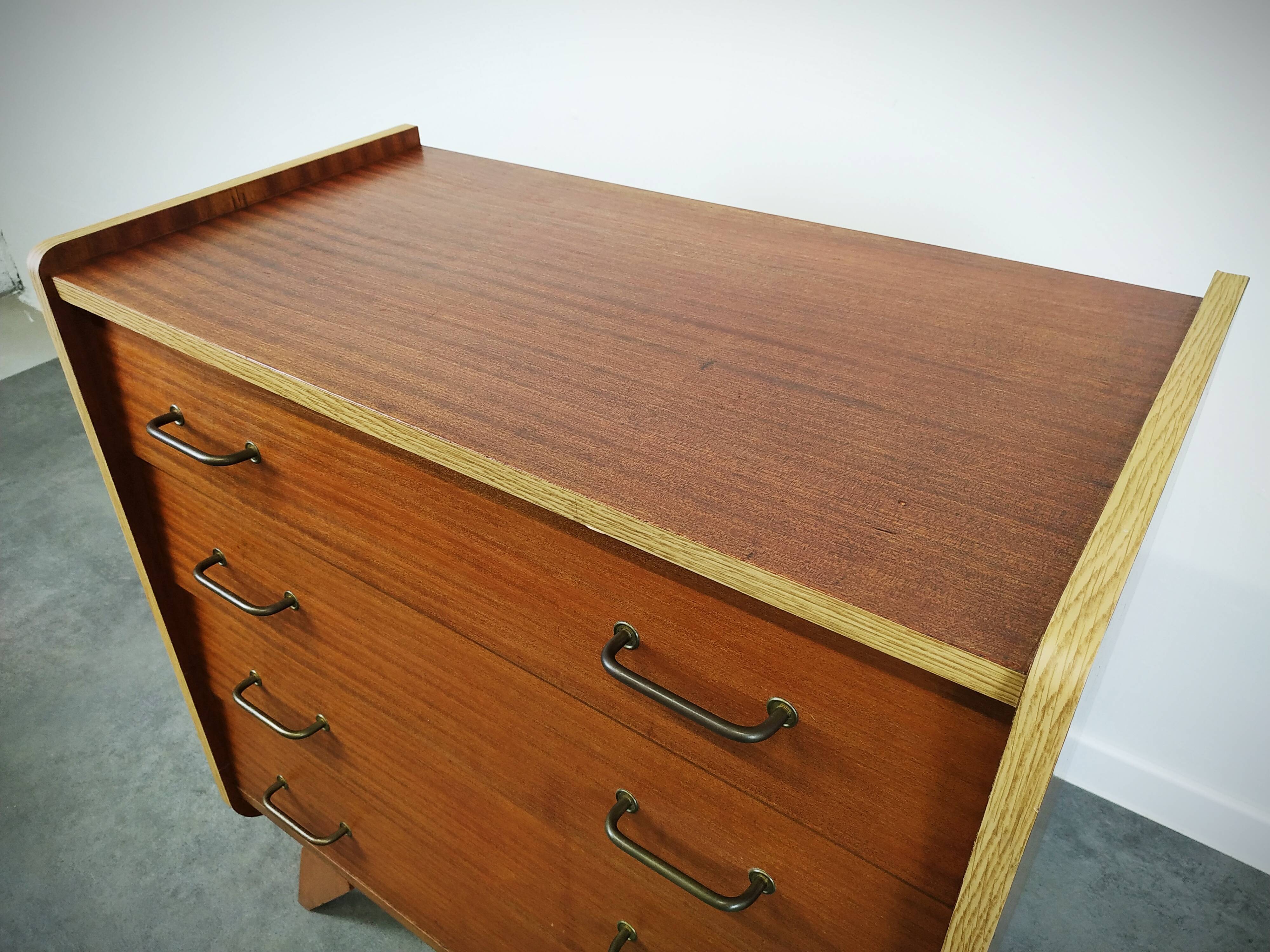 Compass feet dresser