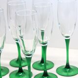 8 large green stem champagne flutes in very good condition.