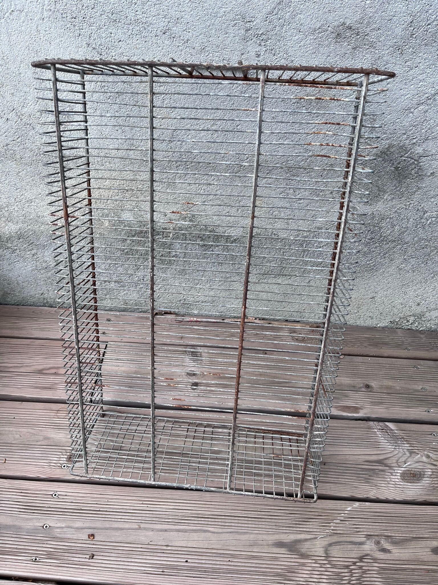 Basket of industrial wire