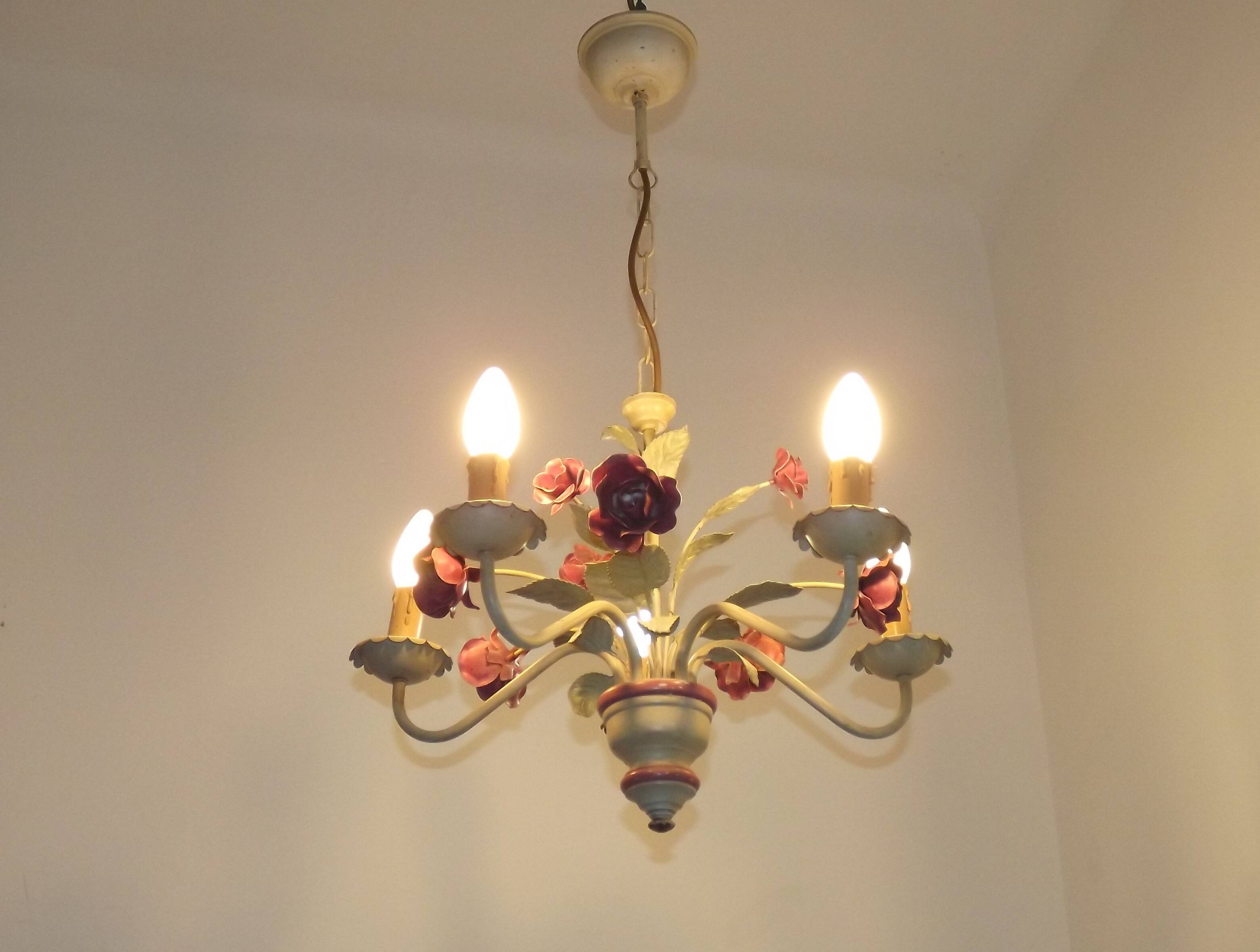 Lustre en métal à décor floral, France