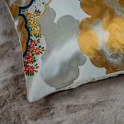 The celestial drift of Kumo — white and gold cloud