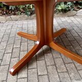 Table en teck extensible à deux rallonges