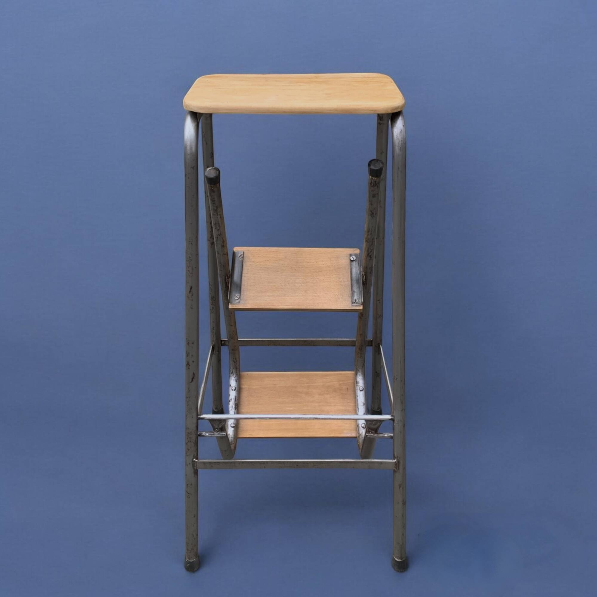 Old wooden workshop stepladder - seat height: 85 cm