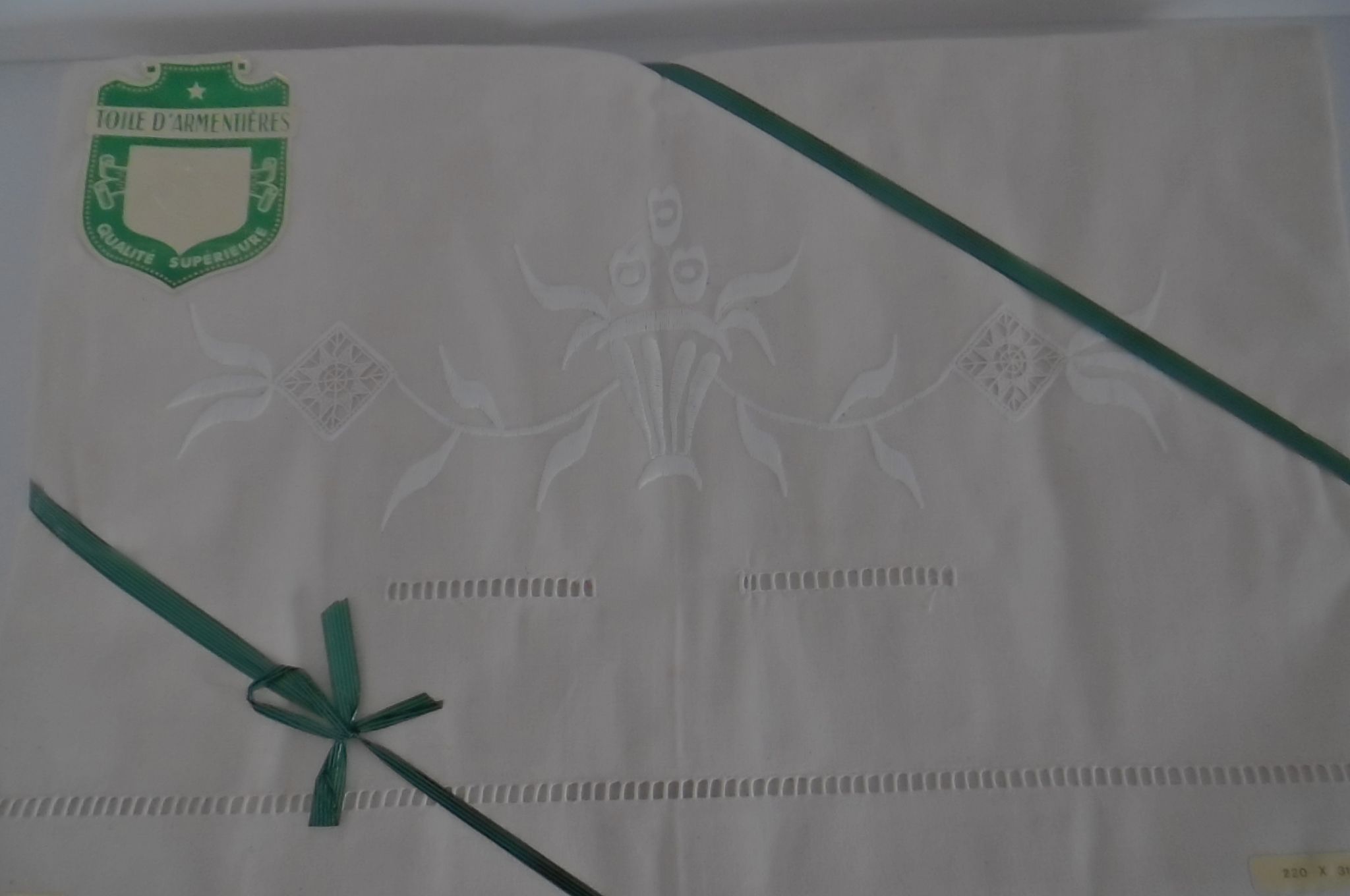 Parure de drap brodée, ancienne