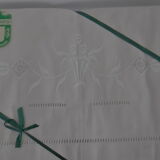 Parure de drap brodée, ancienne