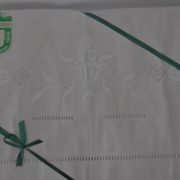 Parure de drap brodée, ancienne
