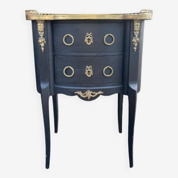 Black kidney chest of drawers in Louis XV old style