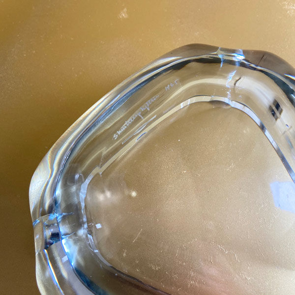 Cendrier en verre bleu signé Strömbergshyttan, Suède