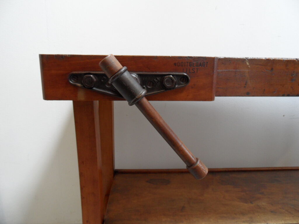 Industrial work bench