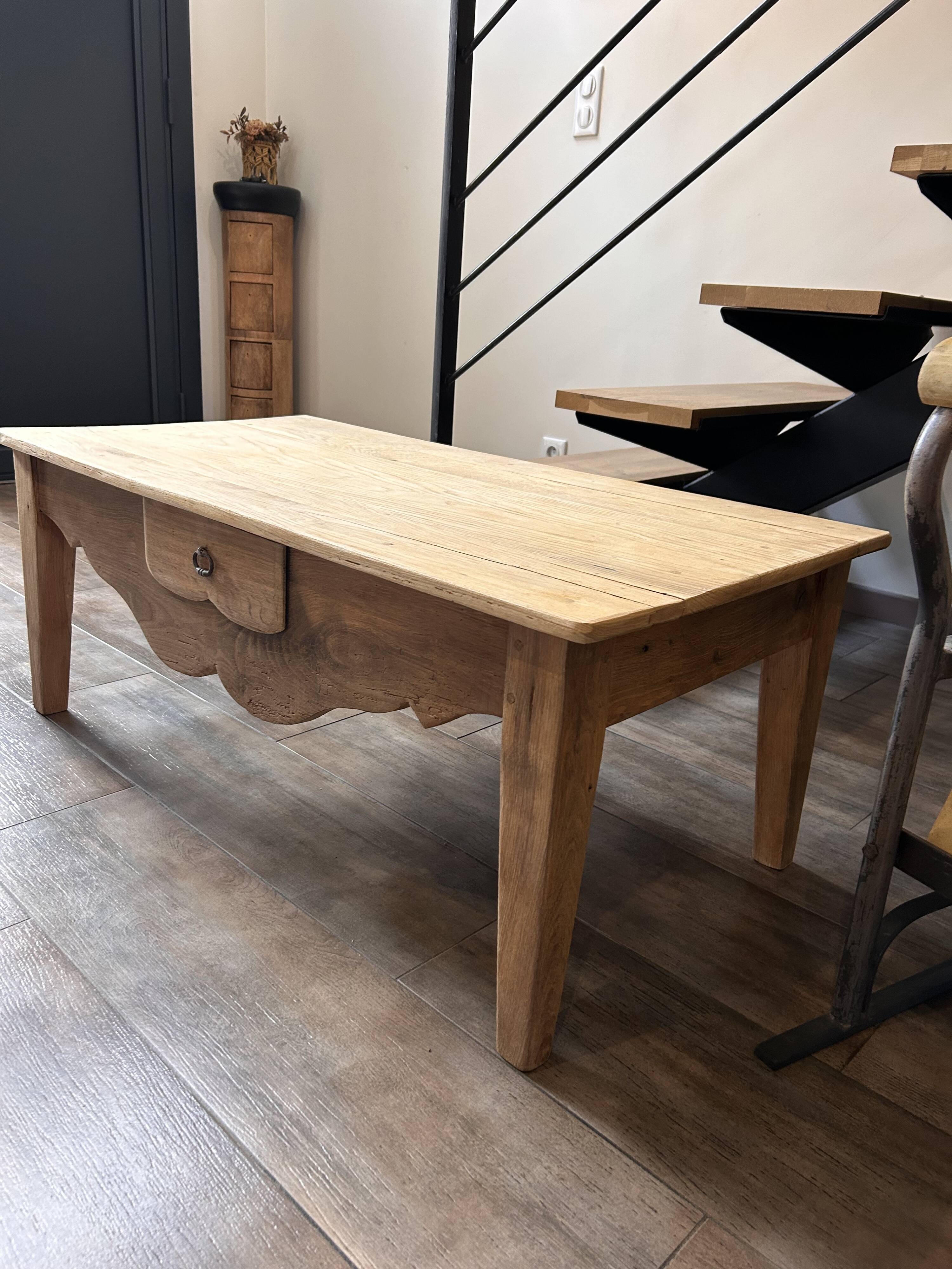 Table basse bois massif avec tiroir