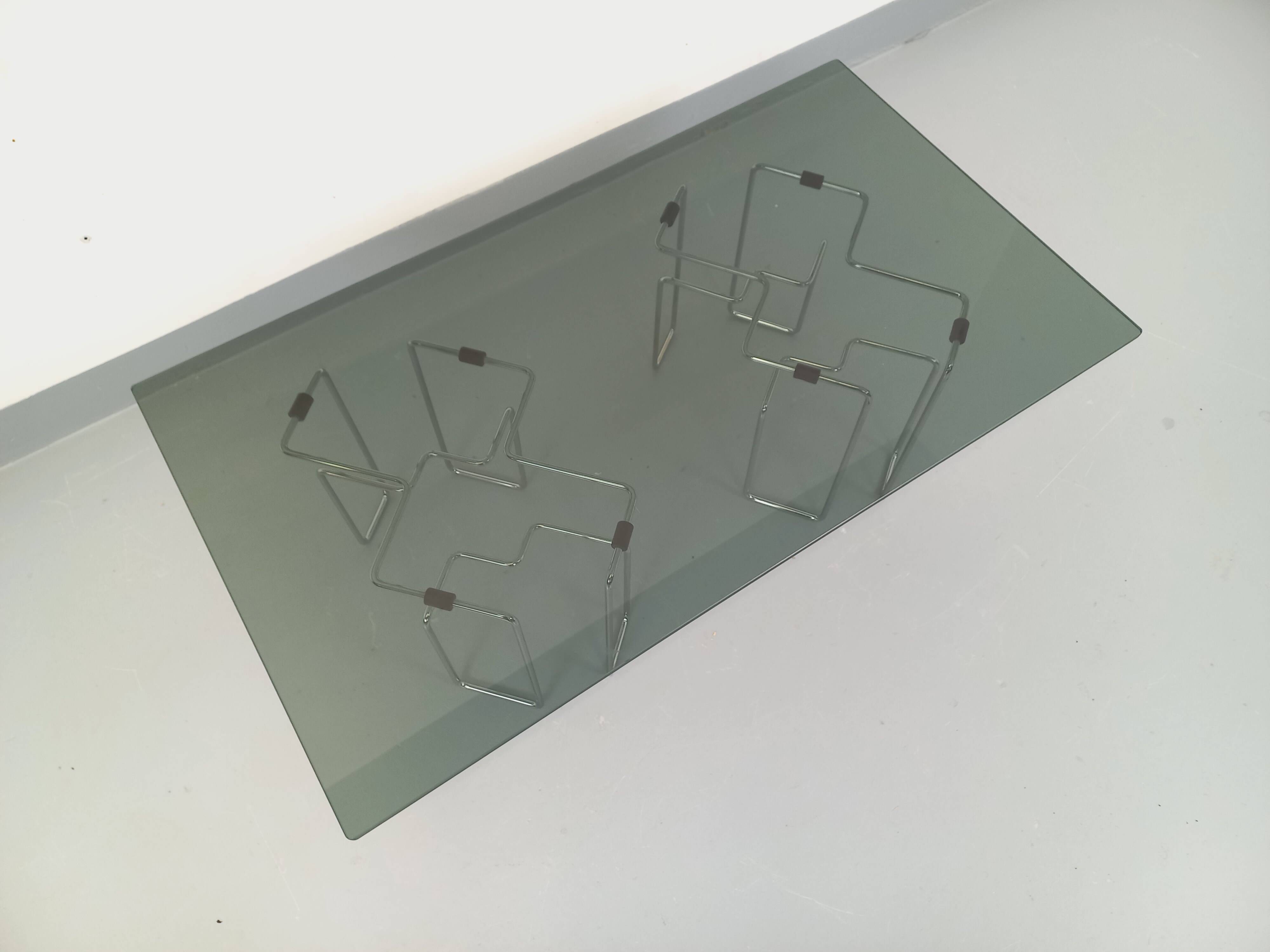 Table basse rectangulaire Space Age vintage en verre fumé et métal chromé