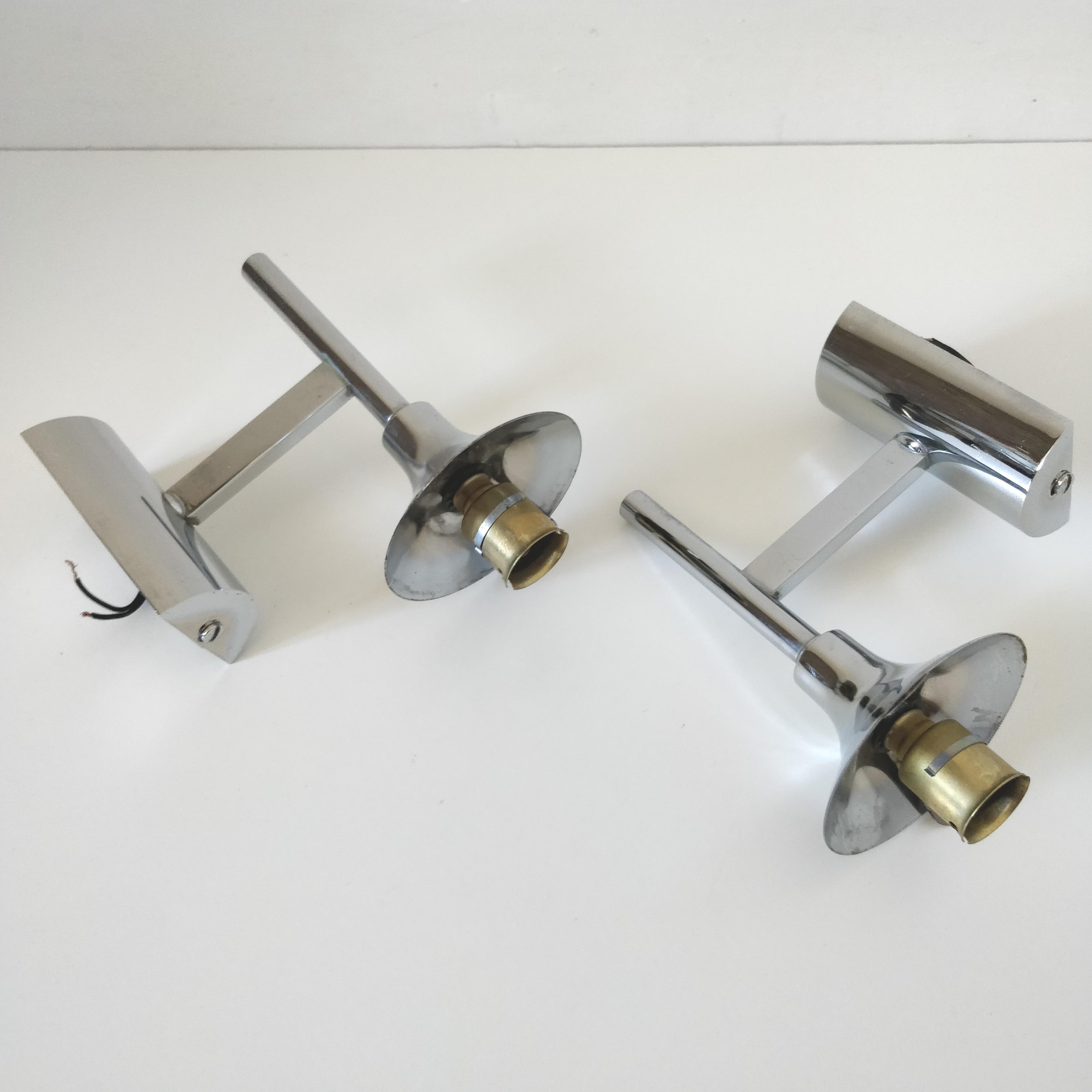 Pair of Italian globe sconces in opaline maison Sciolari